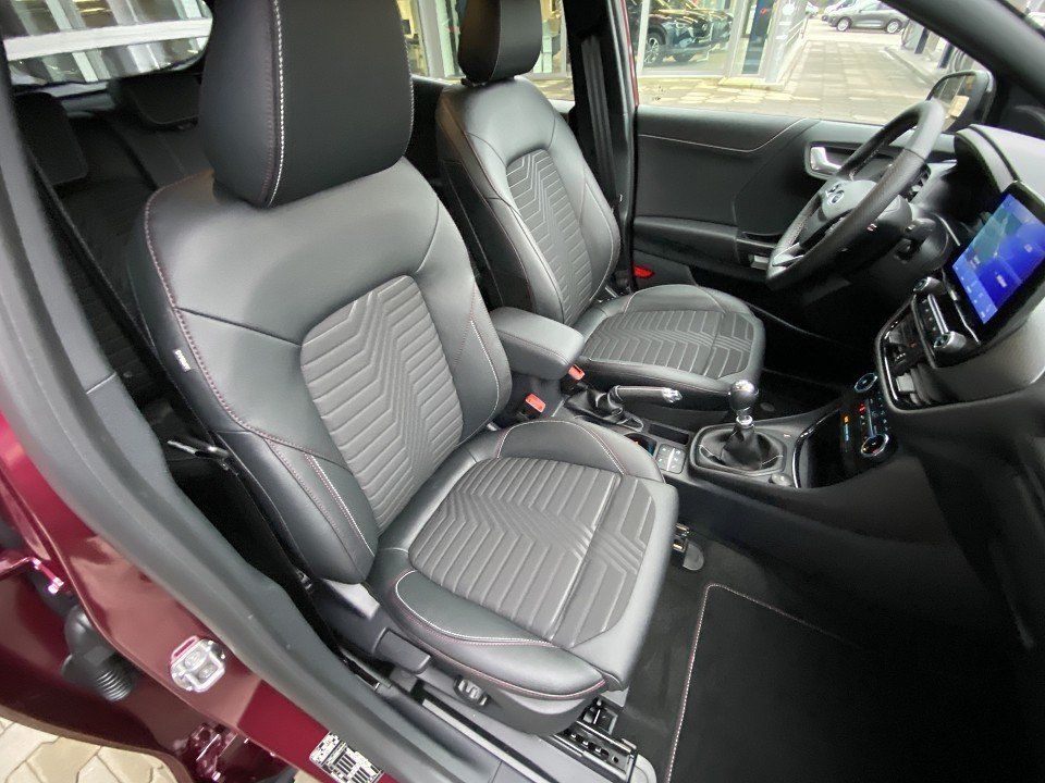 Fahrzeugabbildung Ford Puma 1.0 EcoBoost MHEV Viviid Ruby Edition