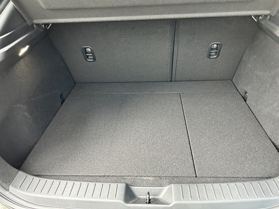 Fahrzeugabbildung Mazda CX-30 2.0L e-SKYACTIV G 150ps Exclusive-Line
