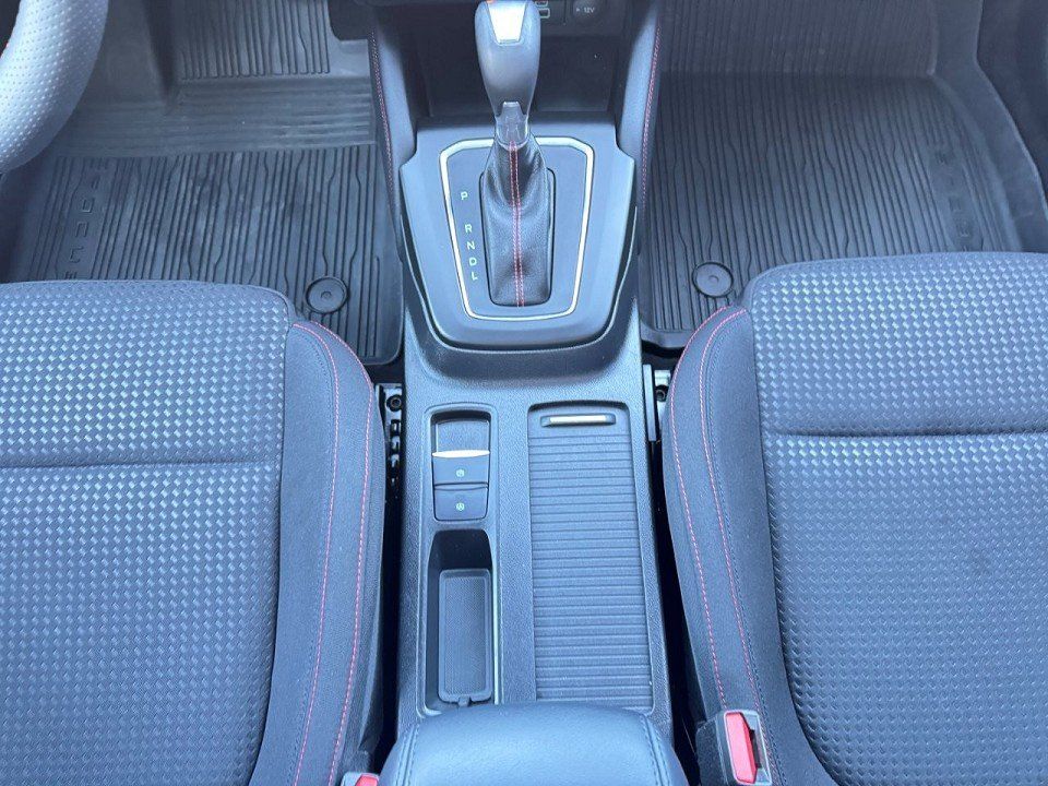 Fahrzeugabbildung Ford Focus Turnier 1.0 EcoBoost MHEV ST-Line X Automa