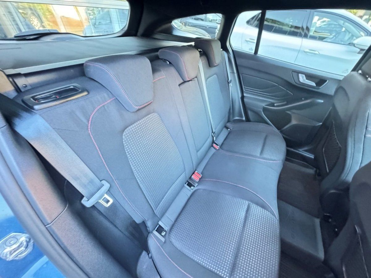 Fahrzeugabbildung Ford Focus Turnier 1.0 EcoBoost MHEV ST-Line X Automa