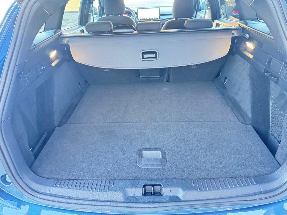 Fahrzeugabbildung Ford Focus Turnier 1.0 EcoBoost MHEV ST-Line X Automa