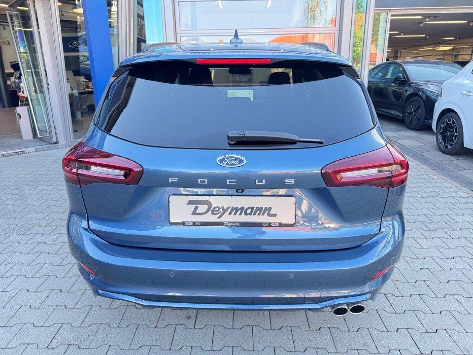 Fahrzeugabbildung Ford Focus Turnier 1.0 EcoBoost MHEV ST-Line X Automa