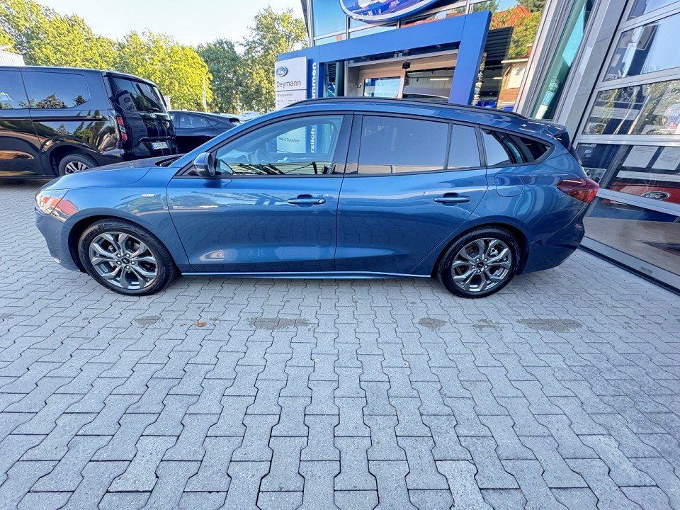 Fahrzeugabbildung Ford Focus Turnier 1.0 EcoBoost MHEV ST-Line X Automa