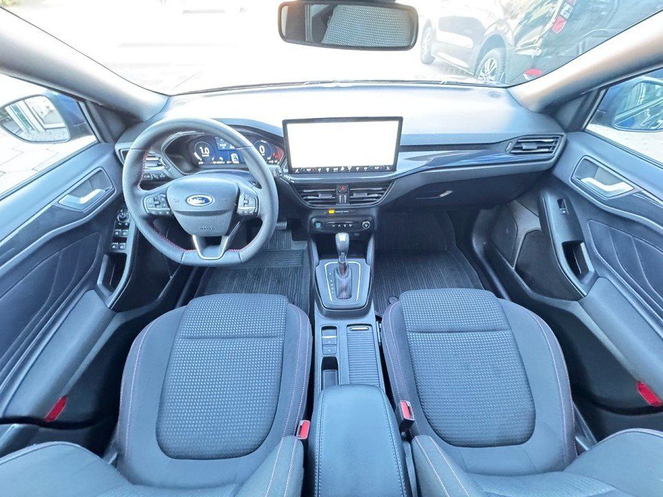 Fahrzeugabbildung Ford Focus Turnier 1.0 EcoBoost MHEV ST-Line X Automa