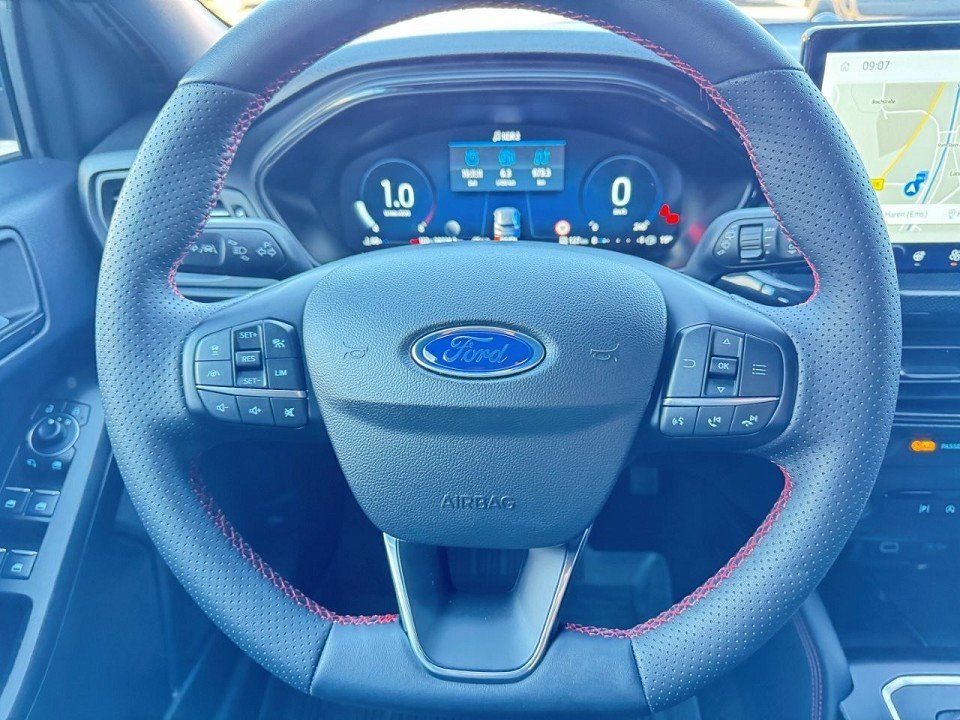 Fahrzeugabbildung Ford Focus Turnier 1.0 EcoBoost MHEV ST-Line X Automa
