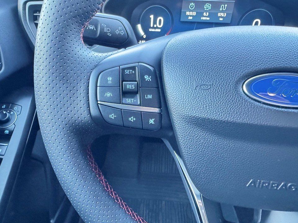 Fahrzeugabbildung Ford Focus Turnier 1.0 EcoBoost MHEV ST-Line X Automa