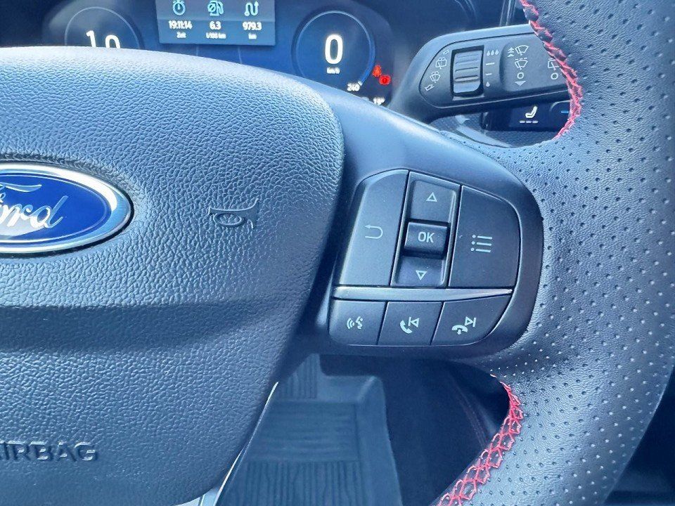 Fahrzeugabbildung Ford Focus Turnier 1.0 EcoBoost MHEV ST-Line X Automa