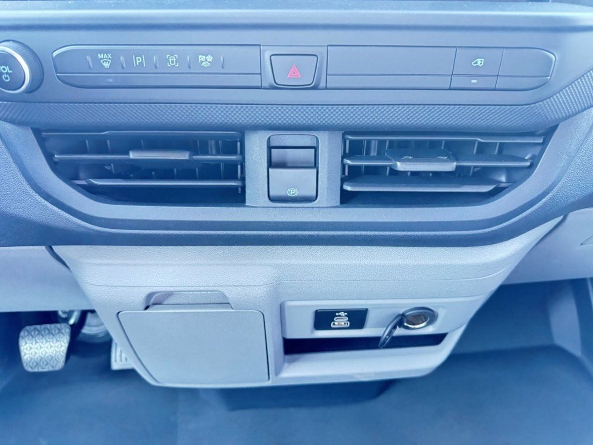 Fahrzeugabbildung Ford Transit Custom BEV AWD 320L1 Kasten Trend