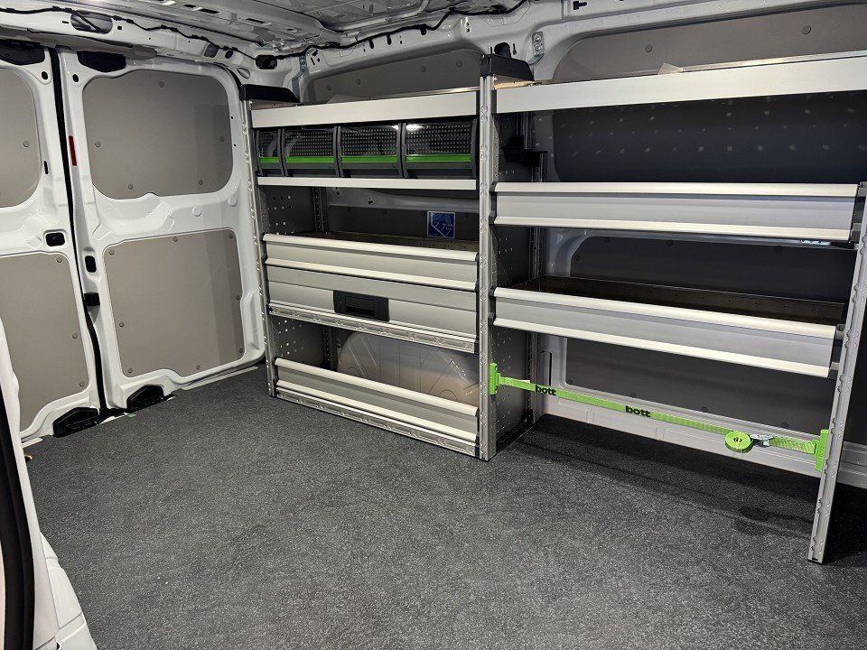 Fahrzeugabbildung Ford Transit Custom 2.5 PHEV 320L1 Trend Automatik We