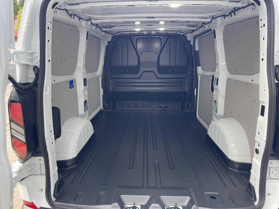 Fahrzeugabbildung Ford Transit Custom 2.5 PHEV 320L1 Trend Automatik
