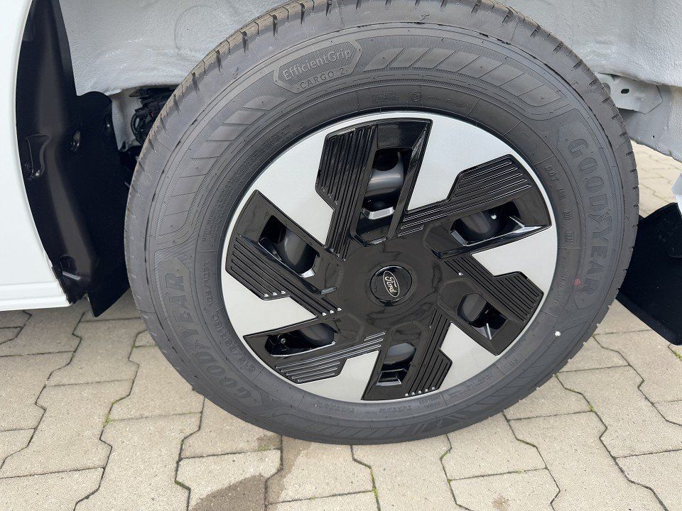 Fahrzeugabbildung Ford Transit Custom 2.5 PHEV 320L1 Trend Automatik