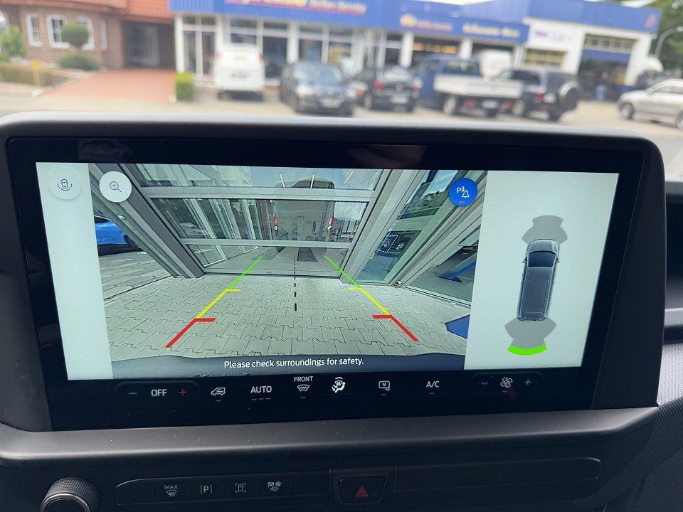 Fahrzeugabbildung Ford Transit Custom 2.5 PHEV 320L1 Trend Automatik