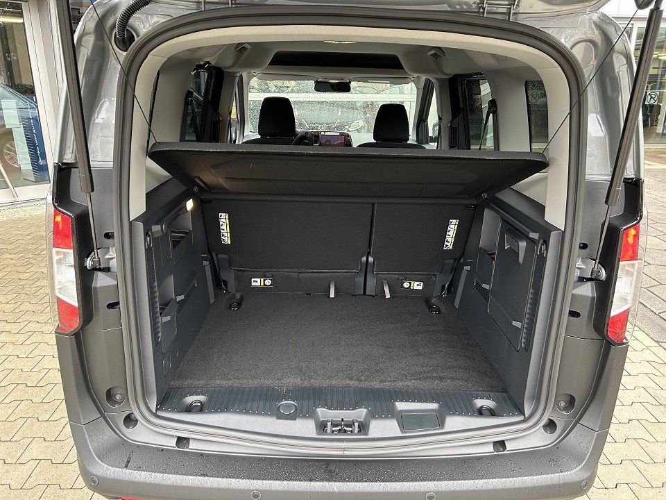 Fahrzeugabbildung Ford Tourneo Courier 1.0 EcoBoost Titanium Automatik