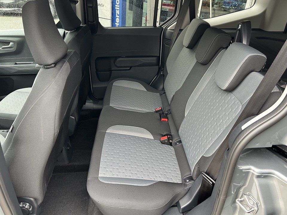 Fahrzeugabbildung Ford Tourneo Courier 1.0 EcoBoost Titanium Automatik