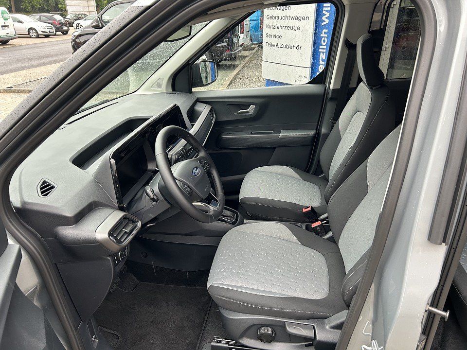 Fahrzeugabbildung Ford Tourneo Courier 1.0 EcoBoost Titanium Automatik