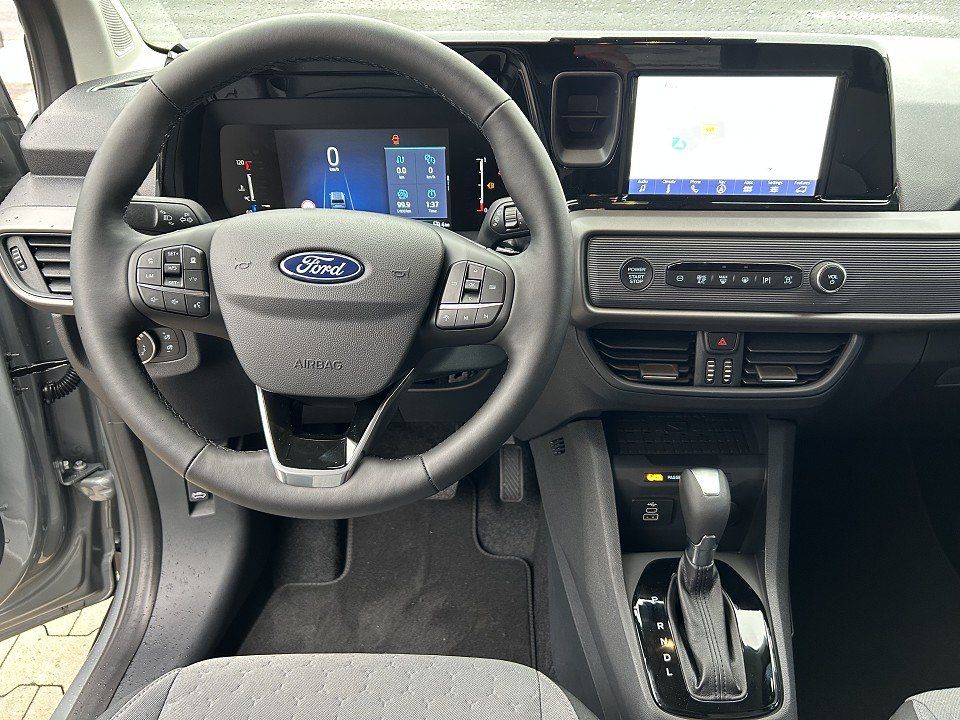 Fahrzeugabbildung Ford Tourneo Courier 1.0 EcoBoost Titanium Automatik