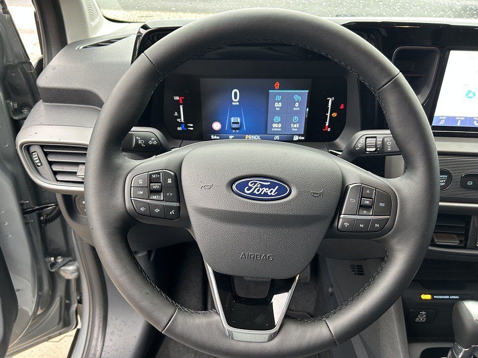 Fahrzeugabbildung Ford Tourneo Courier 1.0 EcoBoost Titanium Automatik