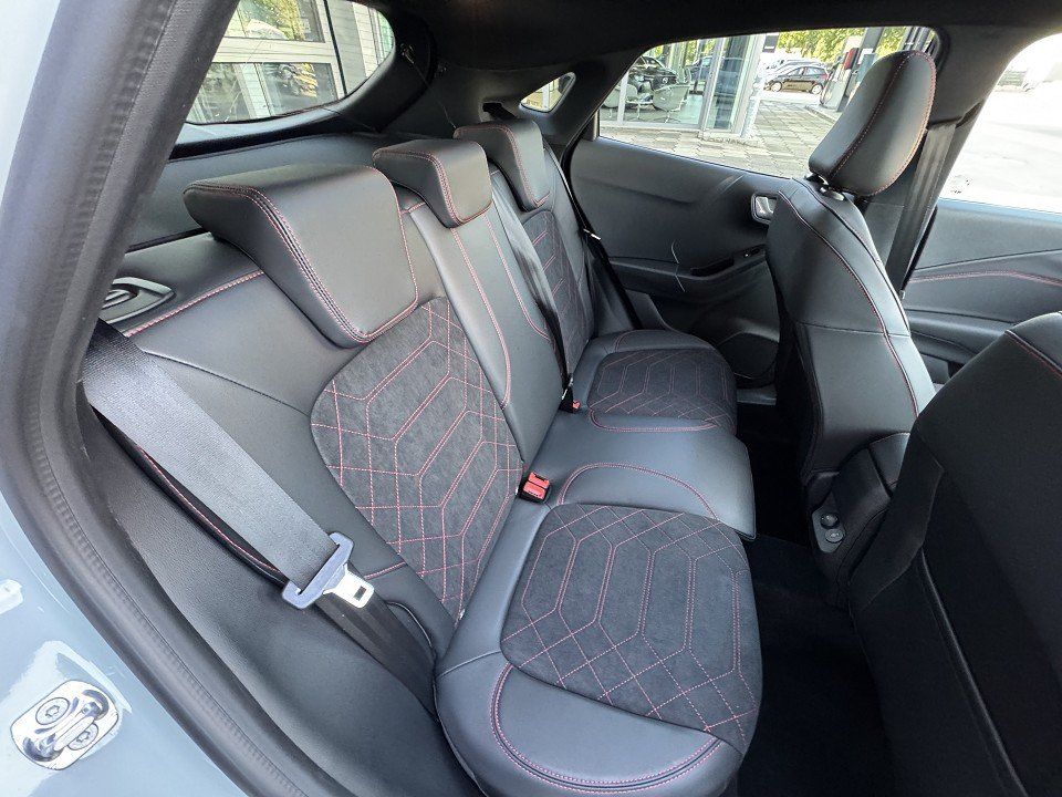 Fahrzeugabbildung Ford Puma 1.0 EcoBoost MHEV ST-Line X Powershift ST-L