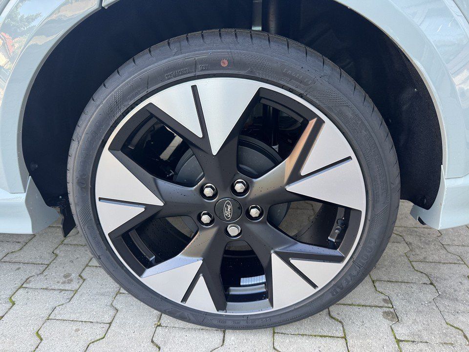 Fahrzeugabbildung Ford Puma 1.0 EcoBoost MHEV ST-Line X Powershift ST-L