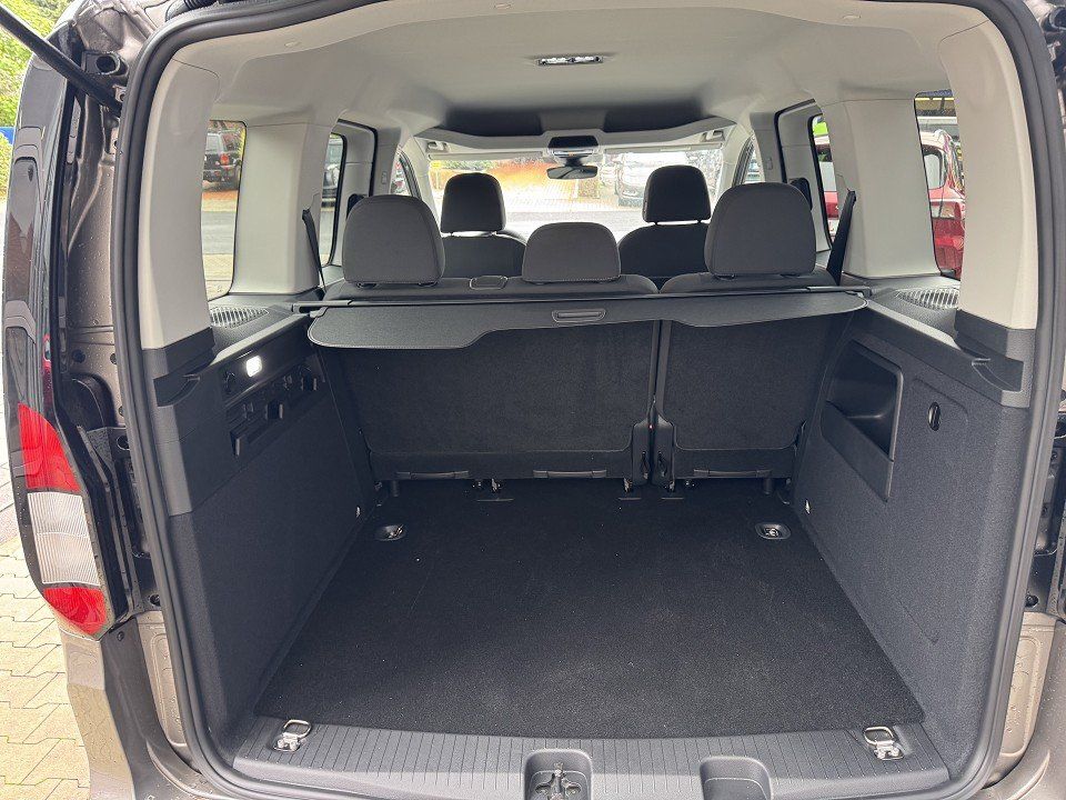 Fahrzeugabbildung Ford Tourneo Connect 2.0 Ecoblue (L1) TItanium Automa