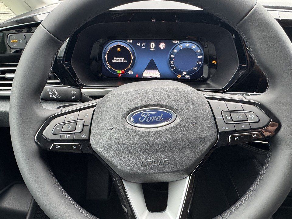 Fahrzeugabbildung Ford Tourneo Connect 2.0 Ecoblue (L1) TItanium Automa