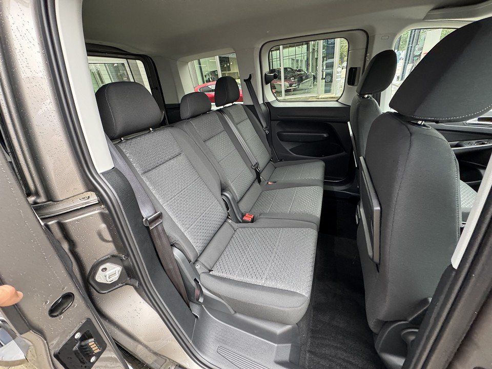 Fahrzeugabbildung Ford Tourneo Connect 2.0 Ecoblue (L1) TItanium Automa