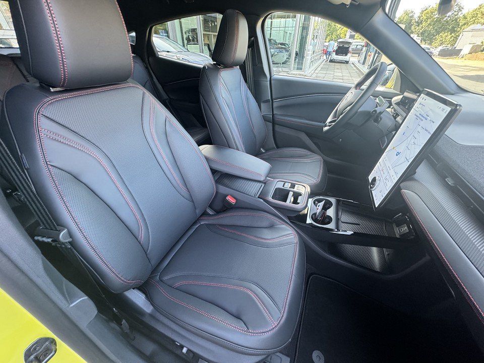 Fahrzeugabbildung Ford Mustang Mach-E RWD Premium Batterie Extended Ran