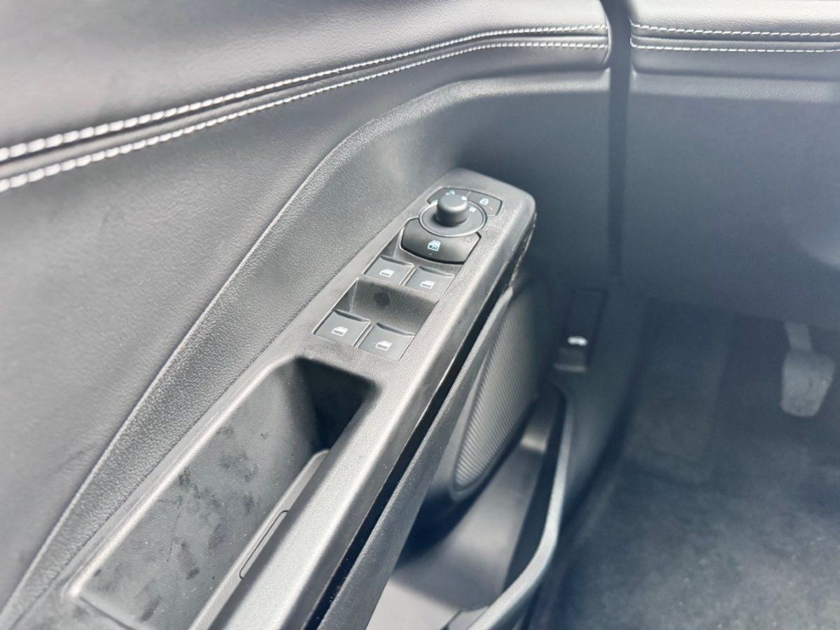 Fahrzeugabbildung Ford Puma 1.0 EcoBoost MHEV Titanium