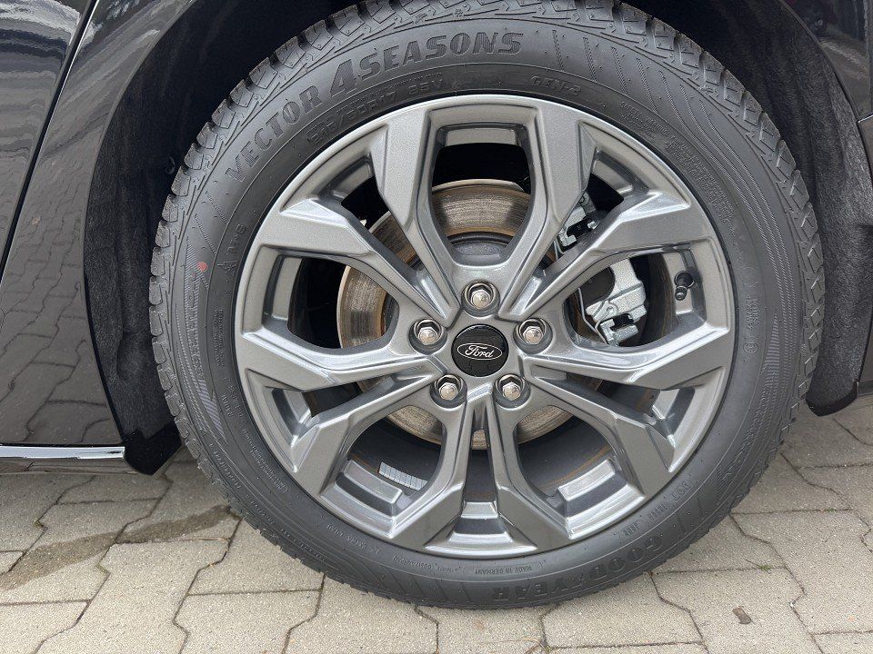 Fahrzeugabbildung Ford Focus Turnier 1.5 Ecoblue ST-Line X Automatik