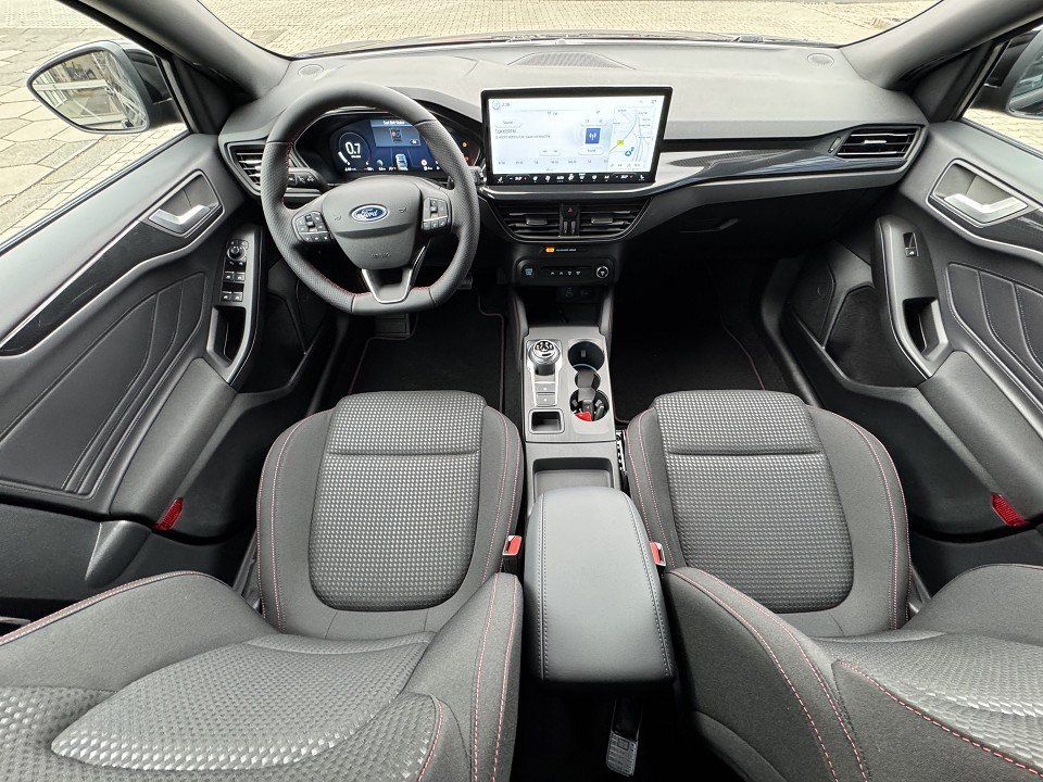 Fahrzeugabbildung Ford Focus Turnier 1.5 Ecoblue ST-Line X Automatik
