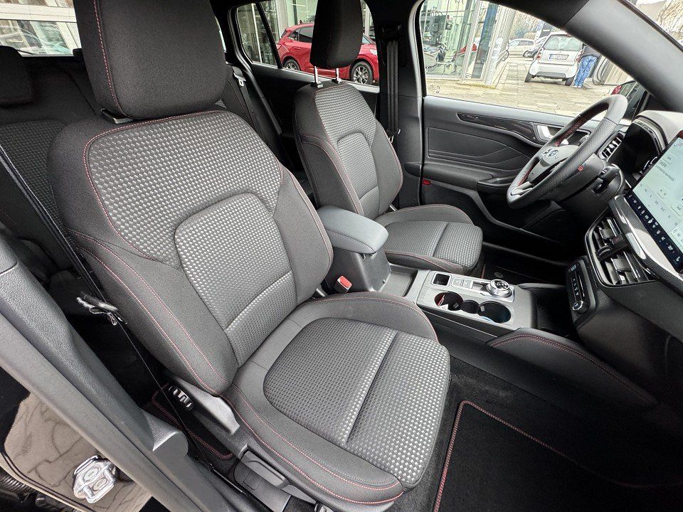 Fahrzeugabbildung Ford Focus Turnier 1.5 Ecoblue ST-Line X Automatik