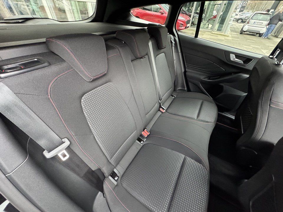 Fahrzeugabbildung Ford Focus Turnier 1.5 Ecoblue ST-Line X Automatik