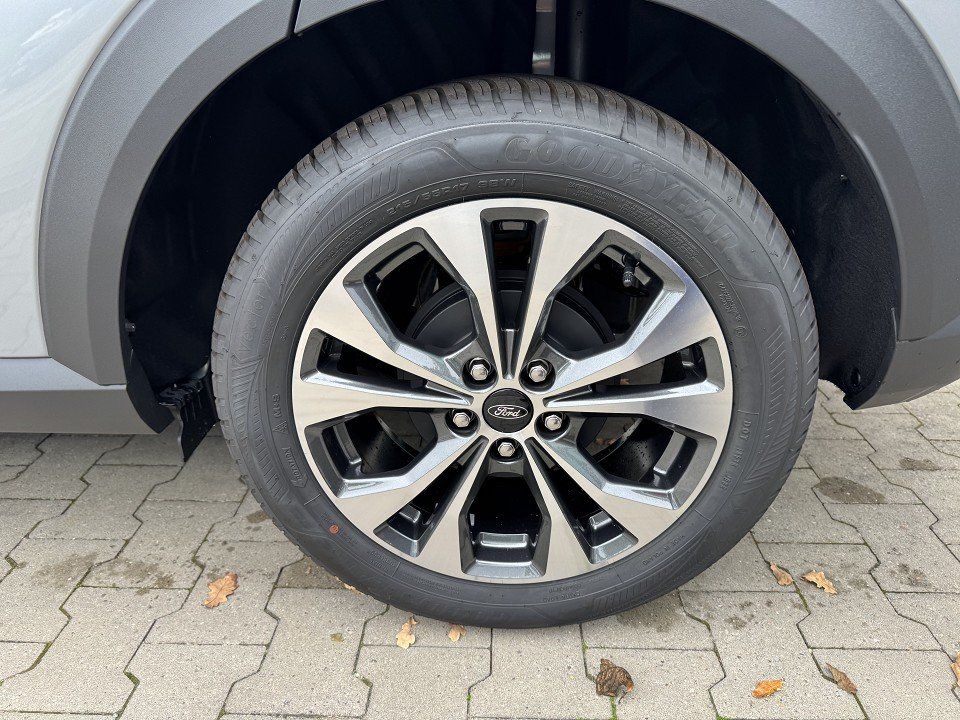 Fahrzeugabbildung Ford Puma 1,0 Ecoboost MHEV Titanium Automatik