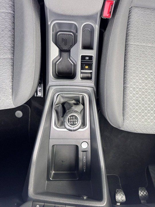 Fahrzeugabbildung Ford Tourneo Connect 2.0 Ecoblue (L1) TItanium