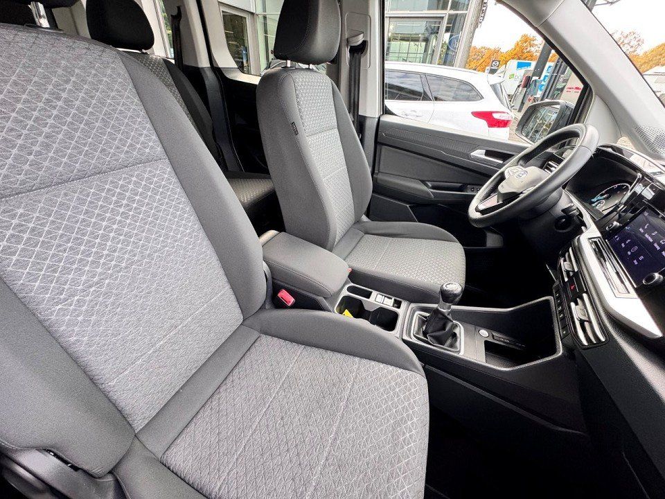 Fahrzeugabbildung Ford Tourneo Connect 2.0 Ecoblue (L1) TItanium