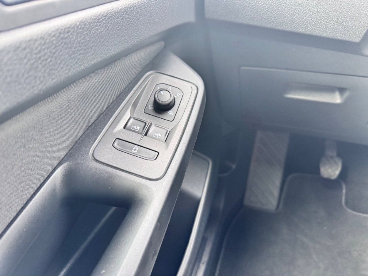 Fahrzeugabbildung Ford Tourneo Connect 2.0 Ecoblue (L1) TItanium