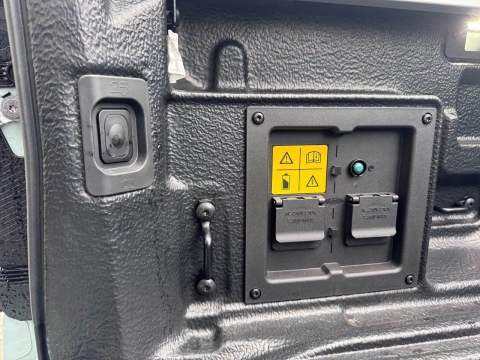 Fahrzeugabbildung Ford Ranger 2,3 PHEV Doppelkabine Stormtrak Automatik