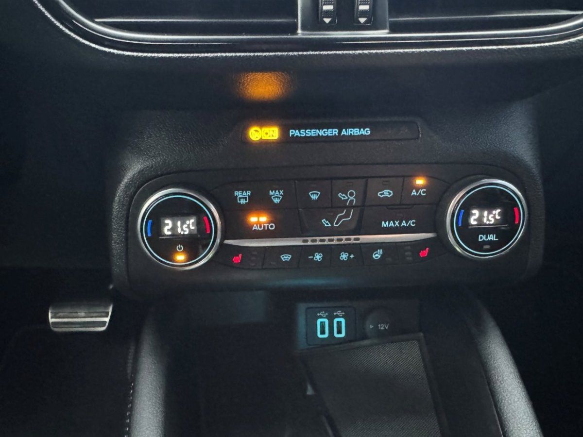 Fahrzeugabbildung Ford Focus ST 2.3 EcoBoost Automatik