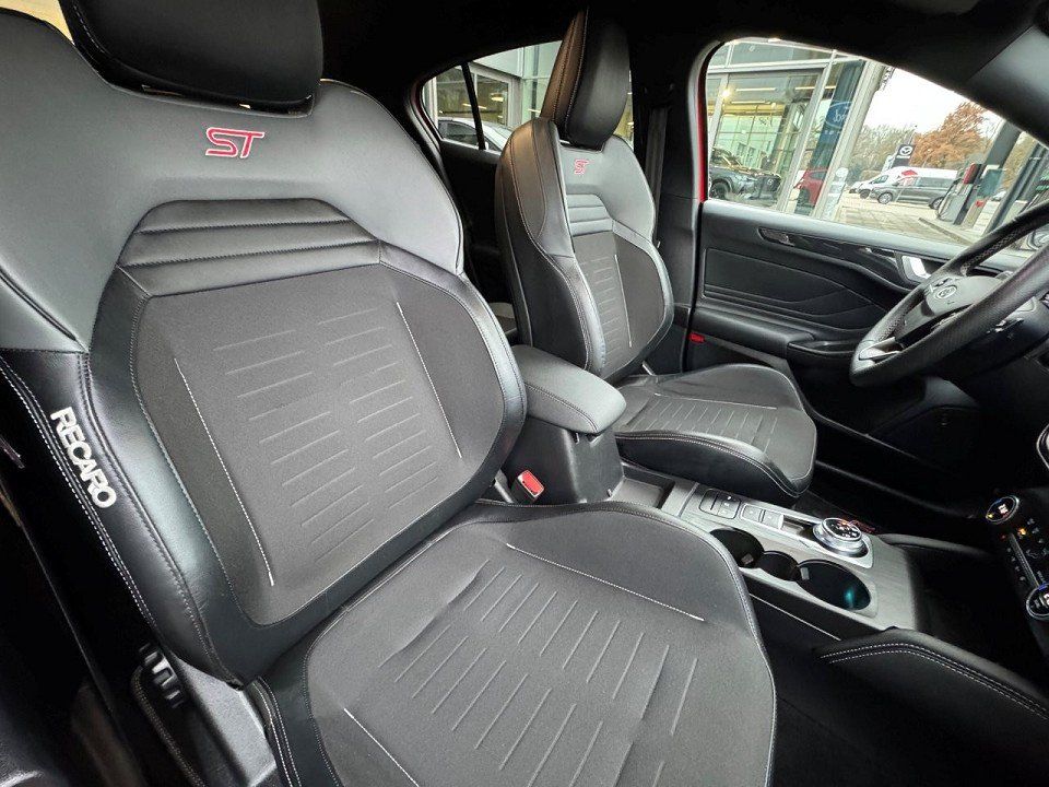 Fahrzeugabbildung Ford Focus ST 2.3 EcoBoost Automatik
