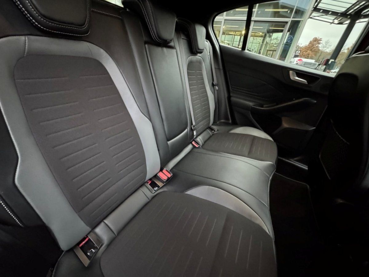 Fahrzeugabbildung Ford Focus ST 2.3 EcoBoost Automatik