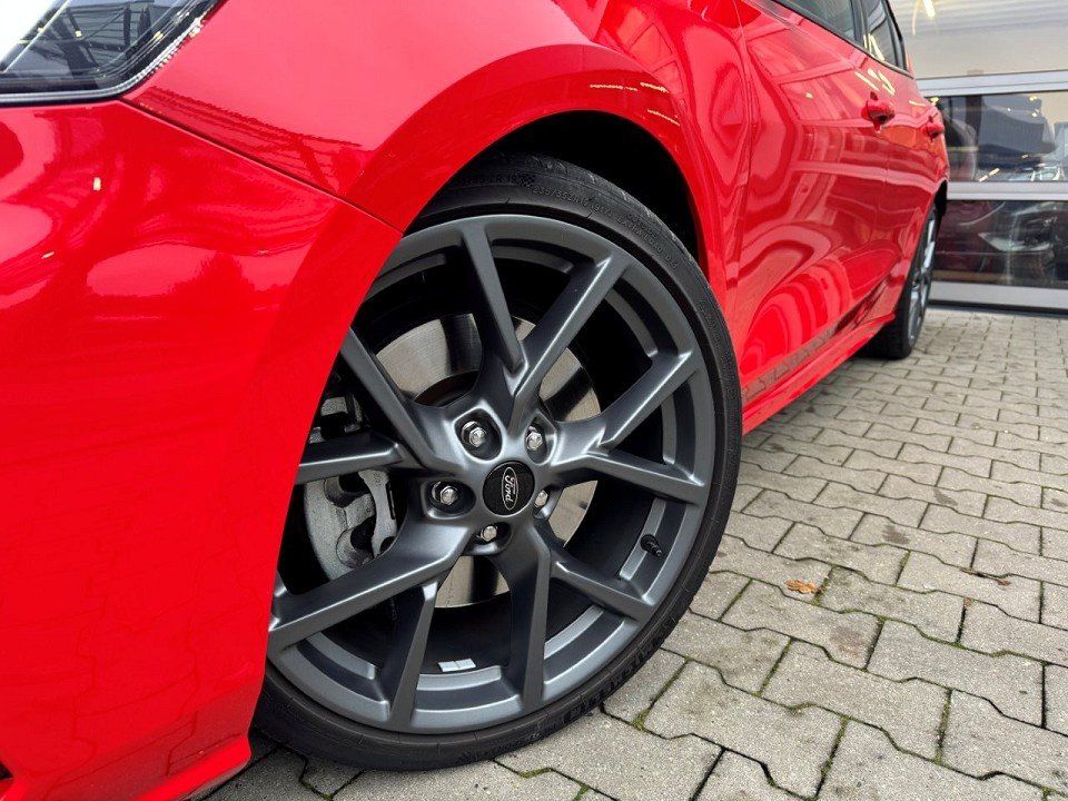 Fahrzeugabbildung Ford Focus ST 2.3 EcoBoost Automatik