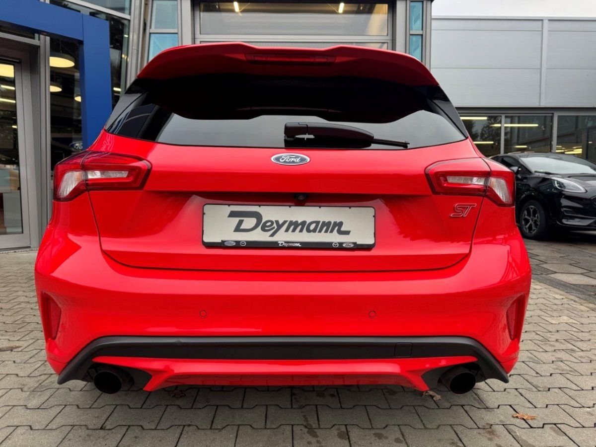 Fahrzeugabbildung Ford Focus ST 2.3 EcoBoost Automatik