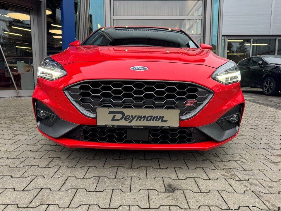 Fahrzeugabbildung Ford Focus ST 2.3 EcoBoost Automatik