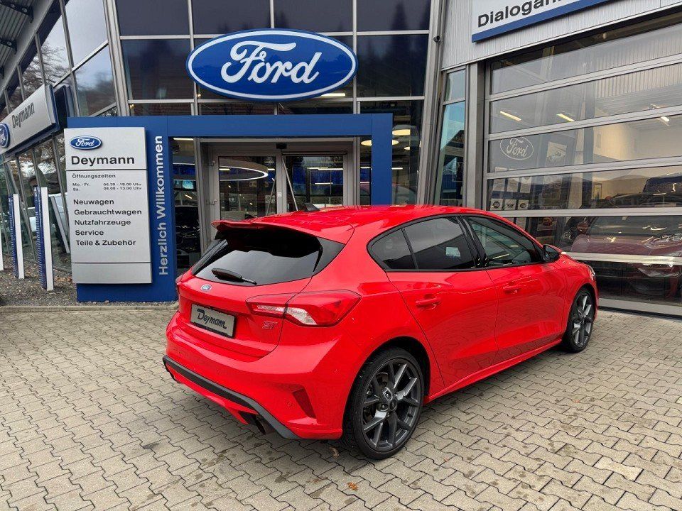 Fahrzeugabbildung Ford Focus ST 2.3 EcoBoost Automatik