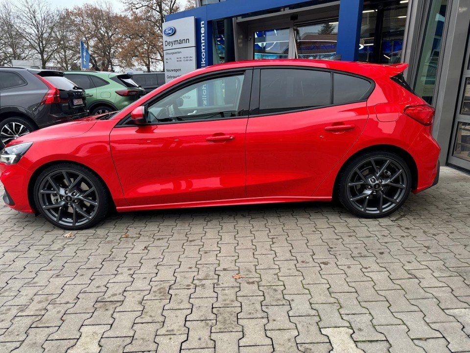 Fahrzeugabbildung Ford Focus ST 2.3 EcoBoost Automatik