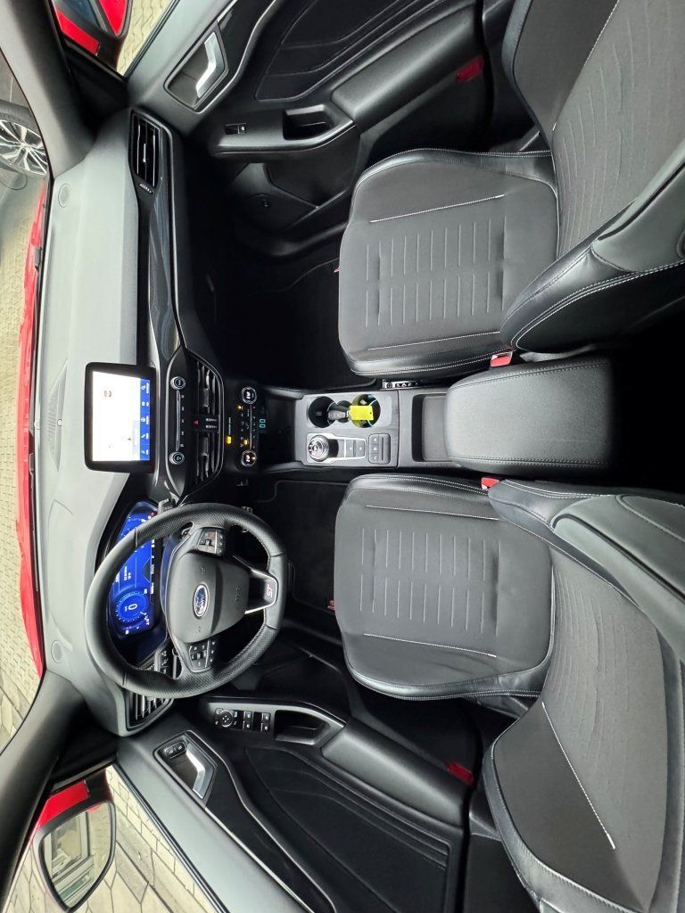 Fahrzeugabbildung Ford Focus ST 2.3 EcoBoost Automatik