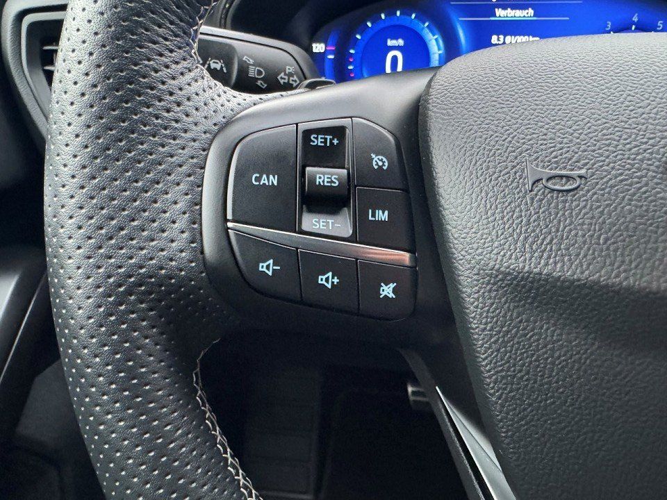 Fahrzeugabbildung Ford Focus ST 2.3 EcoBoost Automatik