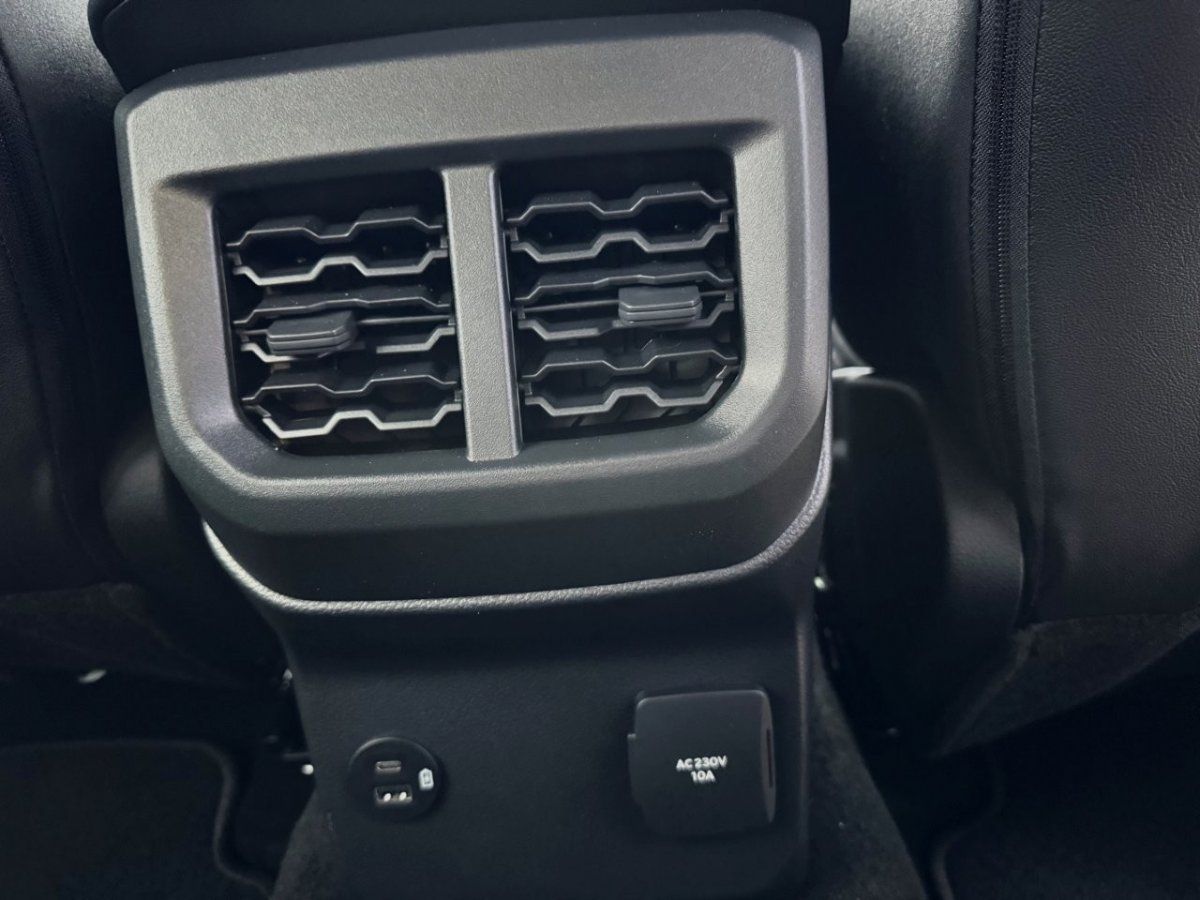 Fahrzeugabbildung Ford Ranger 2,3 PHEV Doppelkabine Stormtrak Automatik