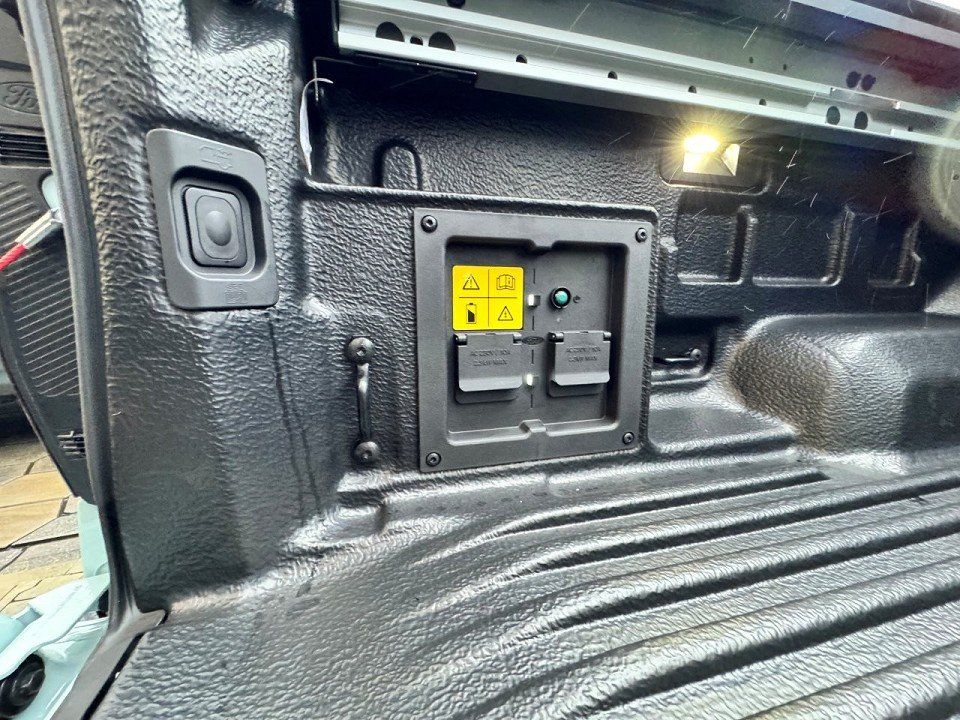 Fahrzeugabbildung Ford Ranger 2,3 PHEV Doppelkabine Stormtrak Automatik