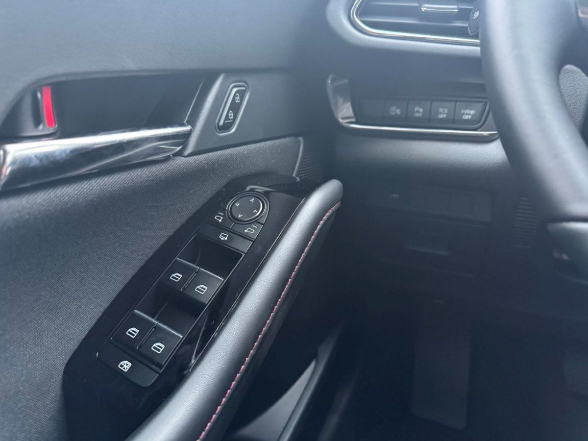 Fahrzeugabbildung Mazda CX-30 2.5L e-SKYACTIV G 140ps 6AT FWD Homura